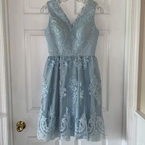 A-Line V-Neck Sleeveless Lace Beaded Dress Size 2 woman/young teen never worn